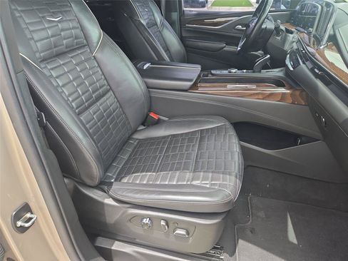 Used 2022 Cadillac Escalade Sport Platinum w/ Heavy-Duty Trailer Package AWD/4WD image 28
