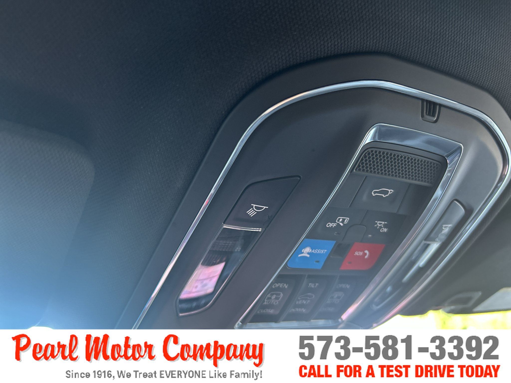 Used 2024 Jeep Grand Cherokee L Limited w/ Luxury Tech Group II AWD/4WD image 14