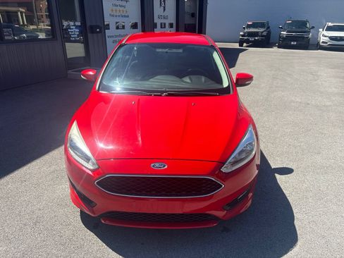 Used 2016 Ford Focus SE w/ SE Sport Package FWD image 9