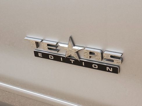 Used 2018 Chevrolet Silverado 1500 LT w/ Texas Edition RWD image 8