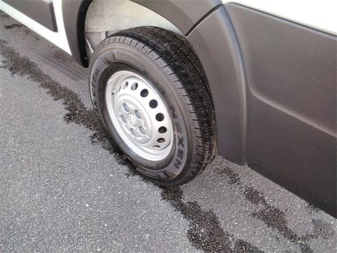 Used 2025 RAM ProMaster 2500 w/ Convenience Group image 16