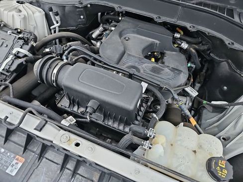 Used 2020 Ford Explorer XLT w/ Equipment Group 202A image 29