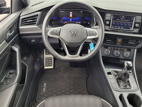 Used 2024 Volkswagen Jetta Sport image 7