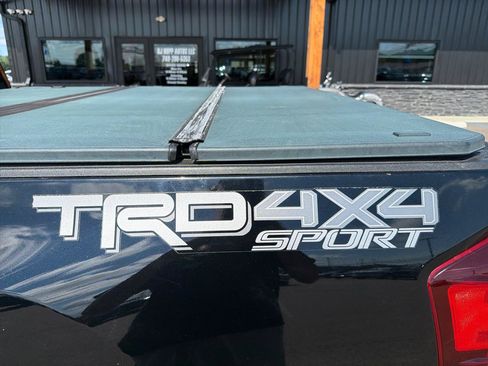 Used 2018 Toyota Tacoma TRD Sport AWD/4WD image 18