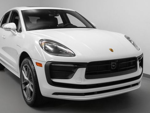 Used 2025 Porsche Macan image 9