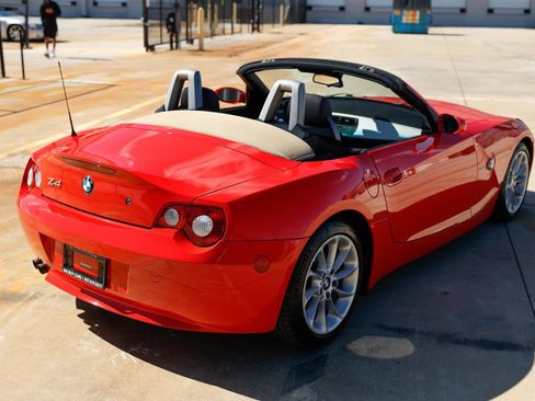 Used 2005 BMW Z4 2.5i image 11