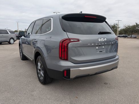 Certified 2025 Kia Telluride LX image 7