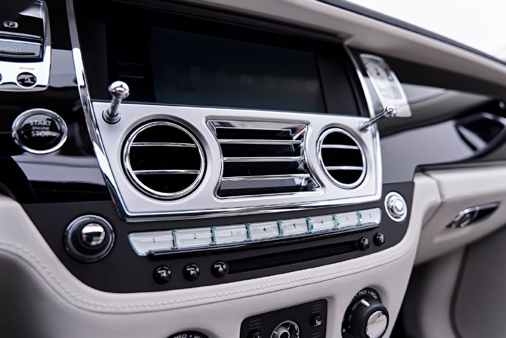 Used 2016 Rolls-Royce Ghost RWD image 86