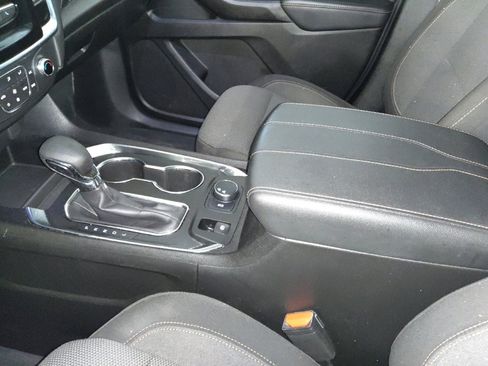 Used 2021 Chevrolet Traverse LS FWD image 26