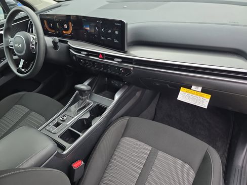 Certified 2025 Kia Sorento LX image 13