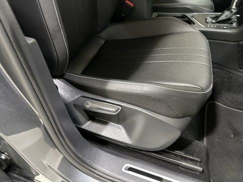 Used 2023 Volkswagen Tiguan SE R-Line FWD image 37