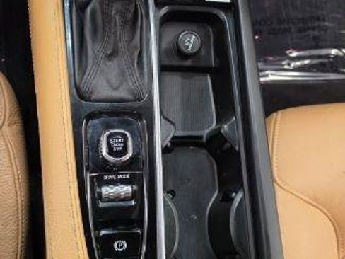 Used 2018 Volvo XC90 T6 Momentum w/ Convenience Package AWD/4WD image 19