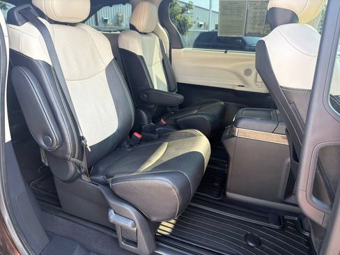Used 2025 Toyota Sienna Platinum AWD/4WD image 14
