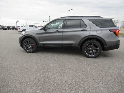 New 2026 Ford Explorer ST-Line w/ ST-Line Street Pack AWD/4WD image 8