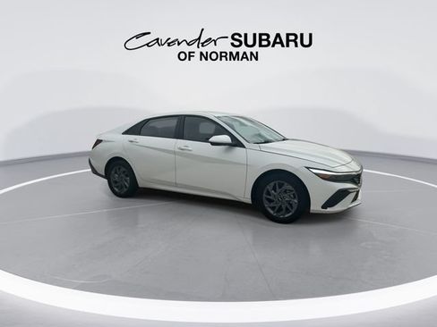 Used 2024 Hyundai Elantra SEL FWD image 2