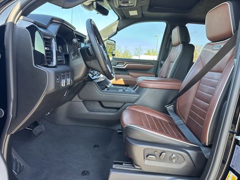 Used 2025 GMC Sierra 2500 Denali Ultimate image 16