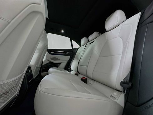 Certified 2025 Porsche Macan 4S Electric image 22