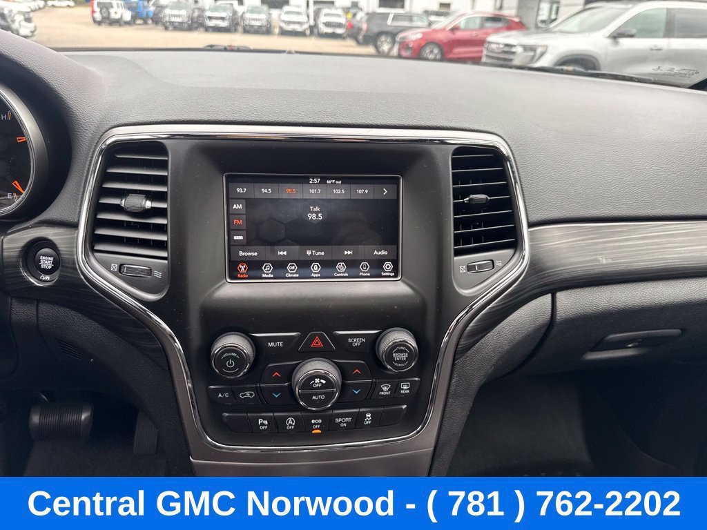 Used 2019 Jeep Grand Cherokee Laredo AWD/4WD image 17