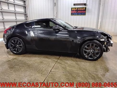 Used 2017 Nissan 370Z Coupe RWD image 2