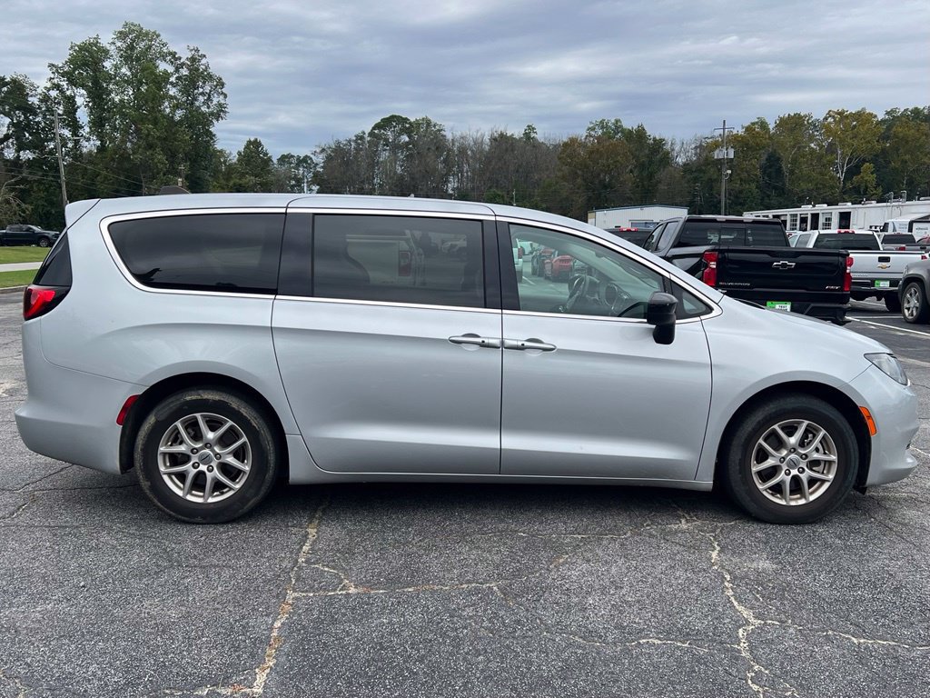 Used 2024 Chrysler Voyager LX FWD image 2