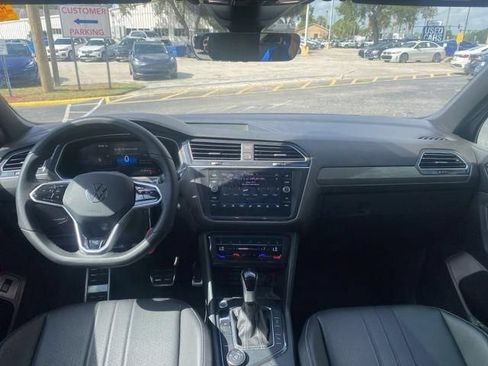 Used 2024 Volkswagen Tiguan SE R-Line AWD/4WD image 9