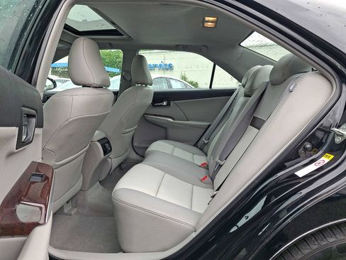 Used 2012 Toyota Camry XLE w/ Leather Pkg FWD image 10
