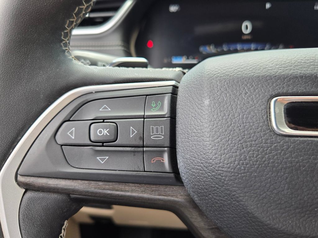 Used 2023 Jeep Grand Cherokee L Limited w/ Luxury Tech Group II RWD image 27
