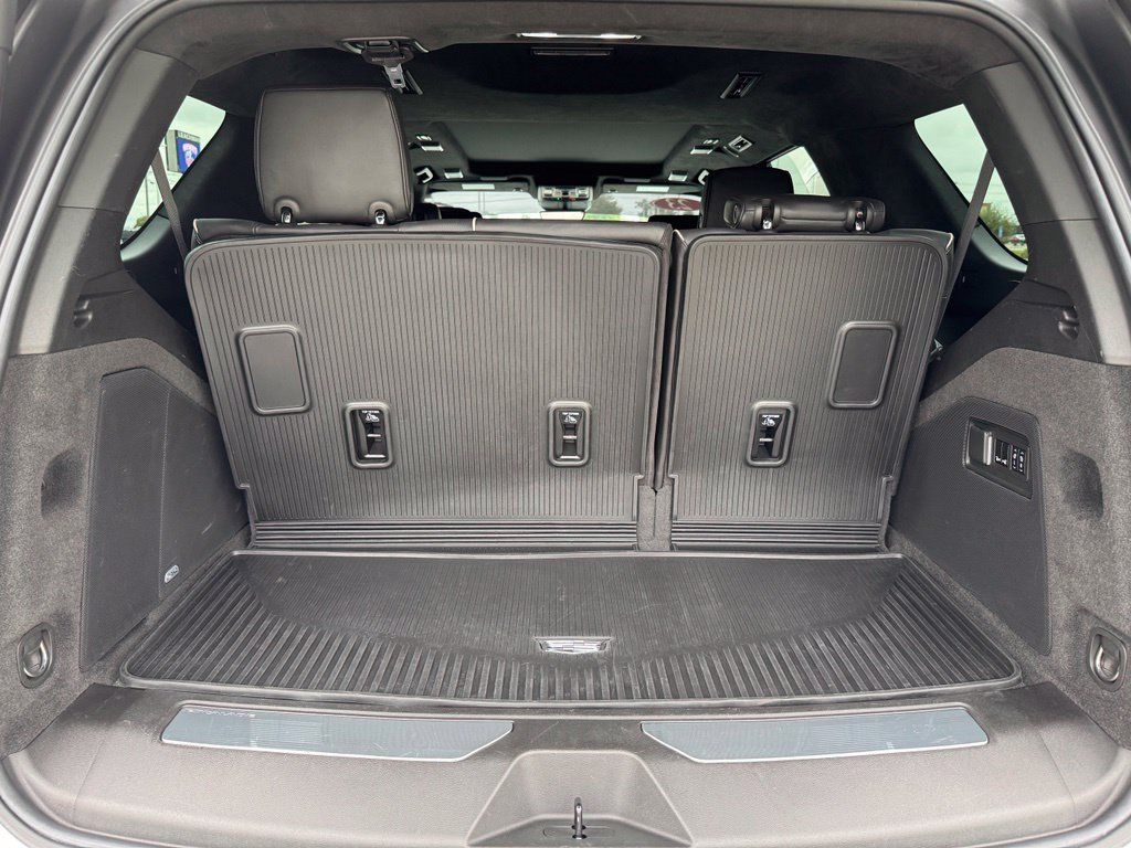 Certified 2023 Cadillac Escalade Sport Platinum w/ LPO, ONYX Package AWD/4WD image 32