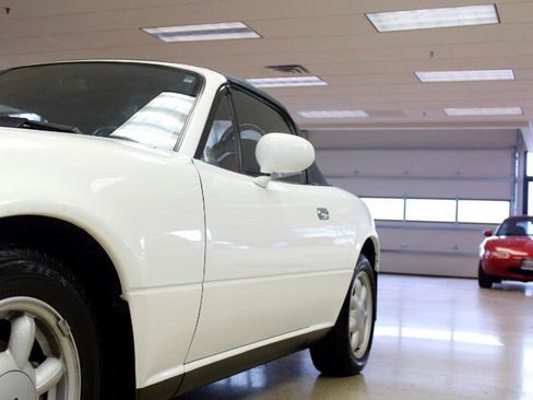 Used 1990 MAZDA MX-5 Miata image 15
