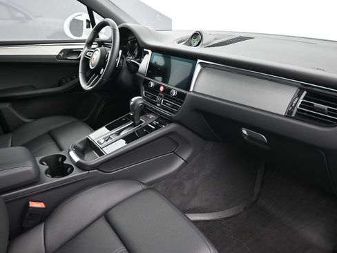 Used 2026 Porsche Macan AWD/4WD image 14