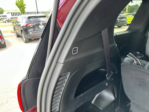 Used 2019 Chrysler Pacifica Touring-L FWD image 11