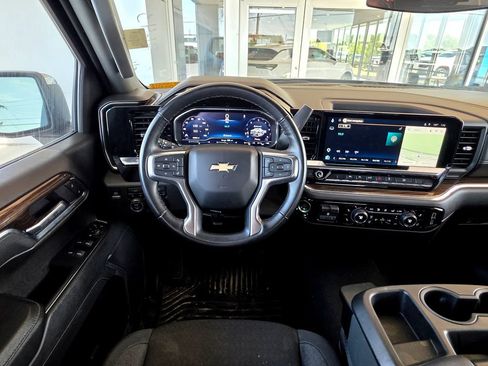 Used 2025 Chevrolet Silverado 1500 LT AWD/4WD image 19