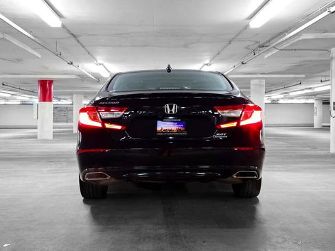 Certified 2018 Honda Accord Touring image 8