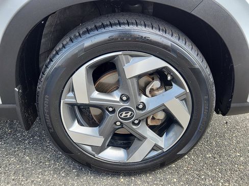 Used 2022 Hyundai Venue SEL image 9