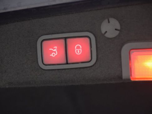 Used 2019 Mercedes-Benz C 300 Sedan image 33