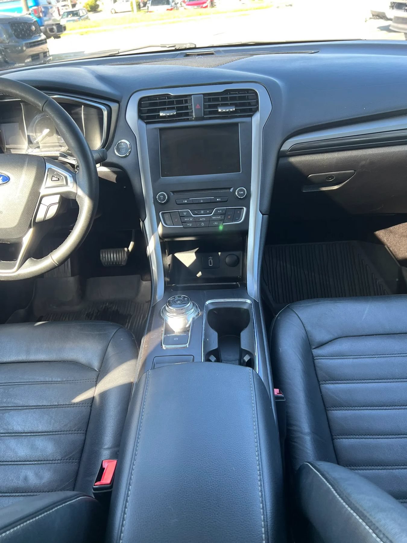 Used 2017 Ford Fusion SE w/ Fusion SE Technology Package FWD image 13