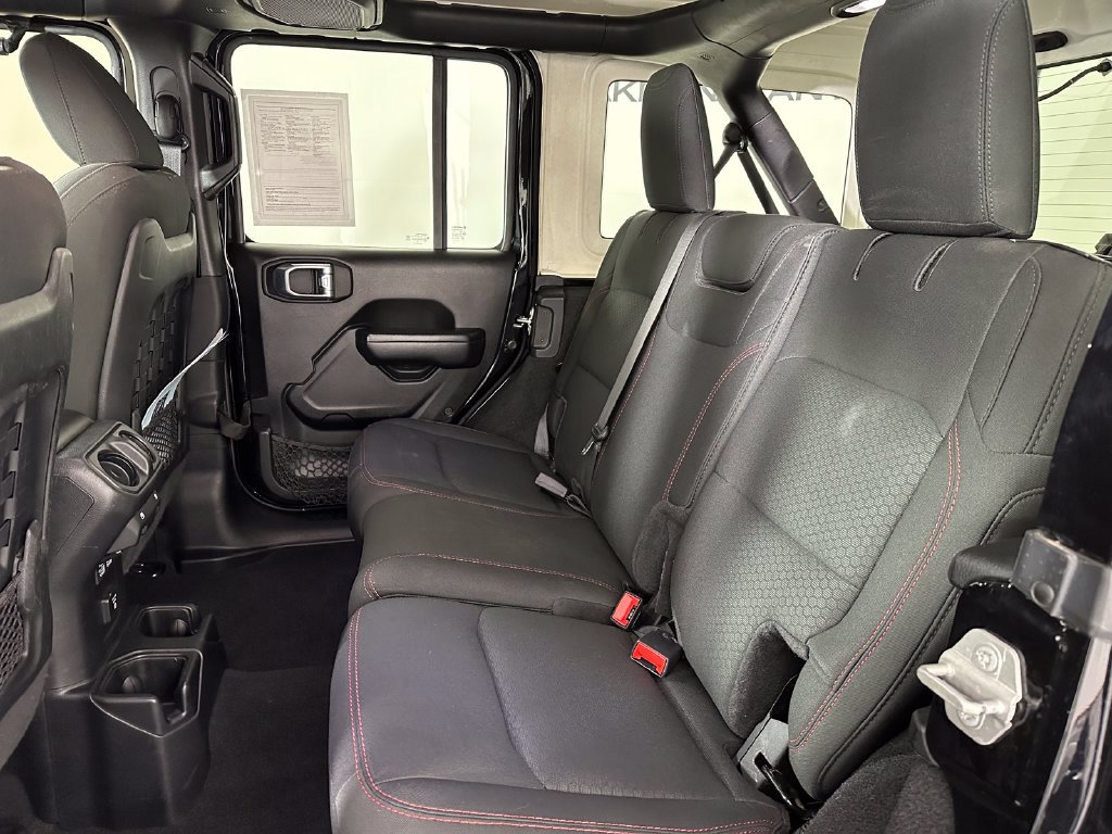 Used 2021 Jeep Wrangler Unlimited Rubicon w/ Cold Weather Group AWD/4WD image 17