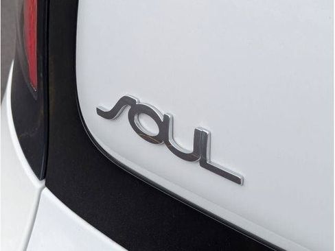 Used 2018 Kia Soul FWD image 57