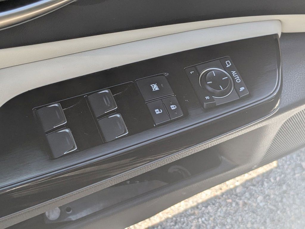 Used 2025 Lexus ES 350 w/ Premium Package FWD image 14