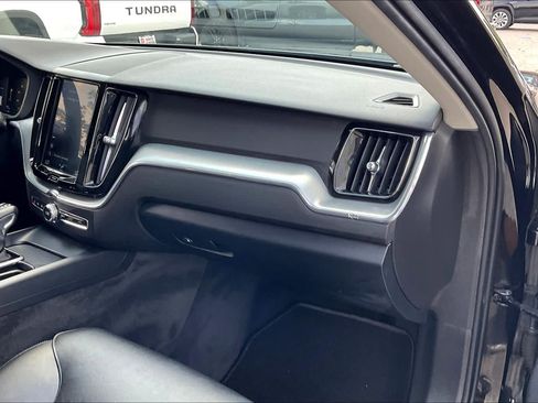 Used 2019 Volvo XC60 T5 Momentum FWD image 18