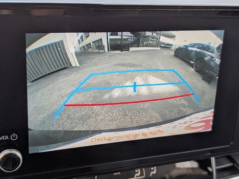 Used 2025 Toyota Sienna LE image 7