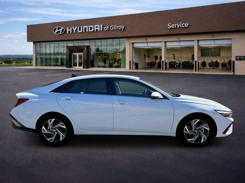 New 2026 Hyundai Elantra Limited FWD image 9