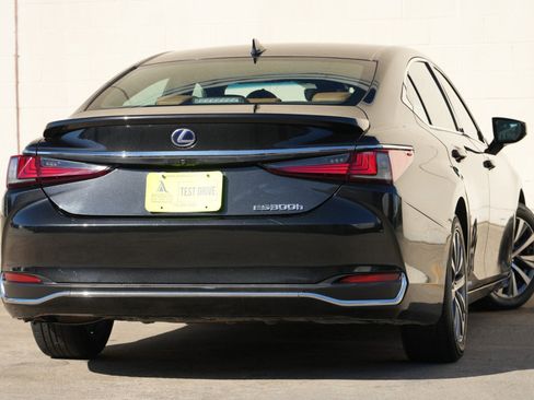 Used 2020 Lexus ES 300h FWD image 4