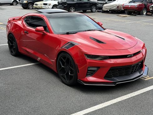Used 2016 Chevrolet Camaro SS RWD image 3