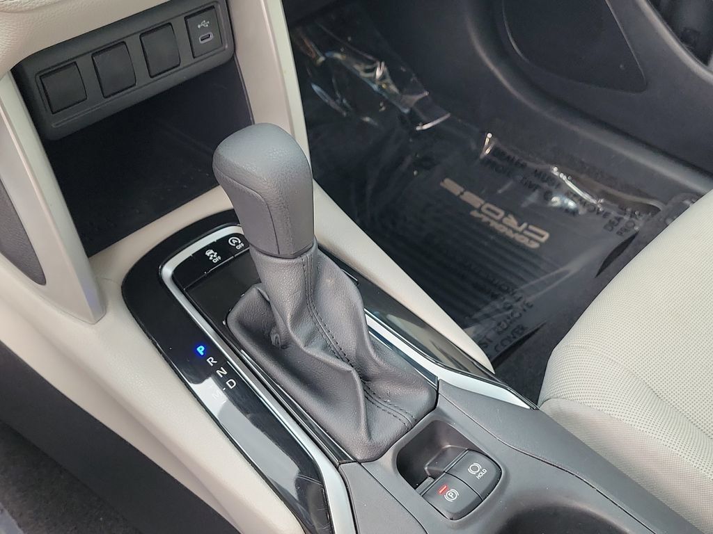 Used 2025 Toyota Corolla Cross L FWD image 30