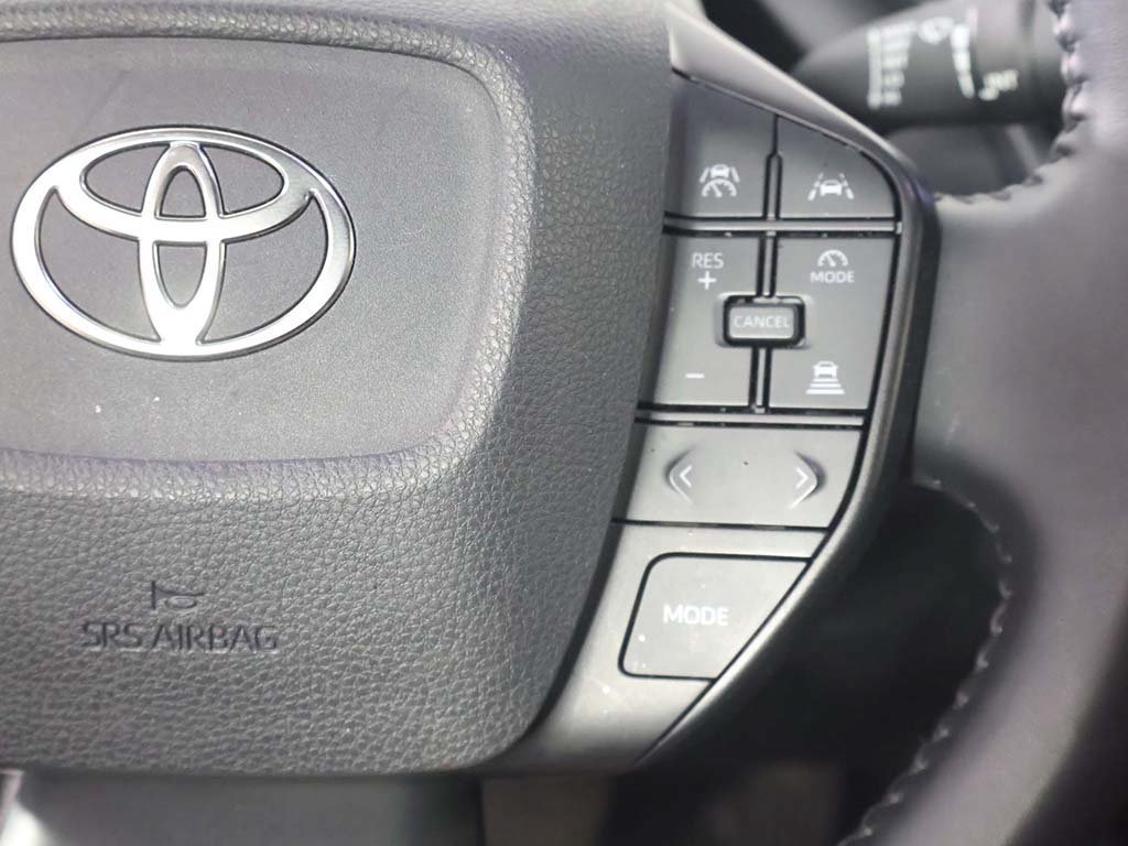 Used 2025 Toyota Prius LE FWD image 38