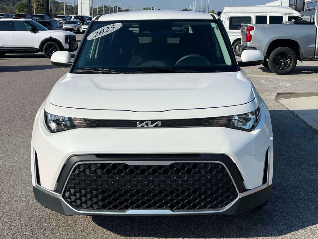 Used 2025 Kia Soul LX w/ LX Technology Package FWD image 31