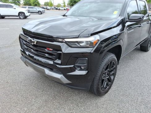 Certified 2025 Chevrolet Colorado Z71 w/ Technology Package AWD/4WD image 9