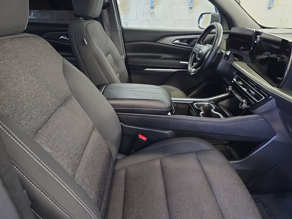 Used 2024 Chevrolet Traverse LT FWD image 10