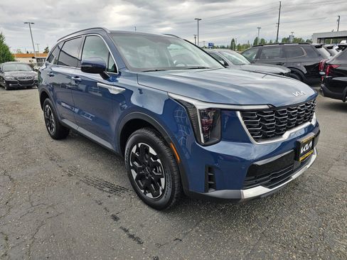 Used 2024 Kia Sorento S image 9